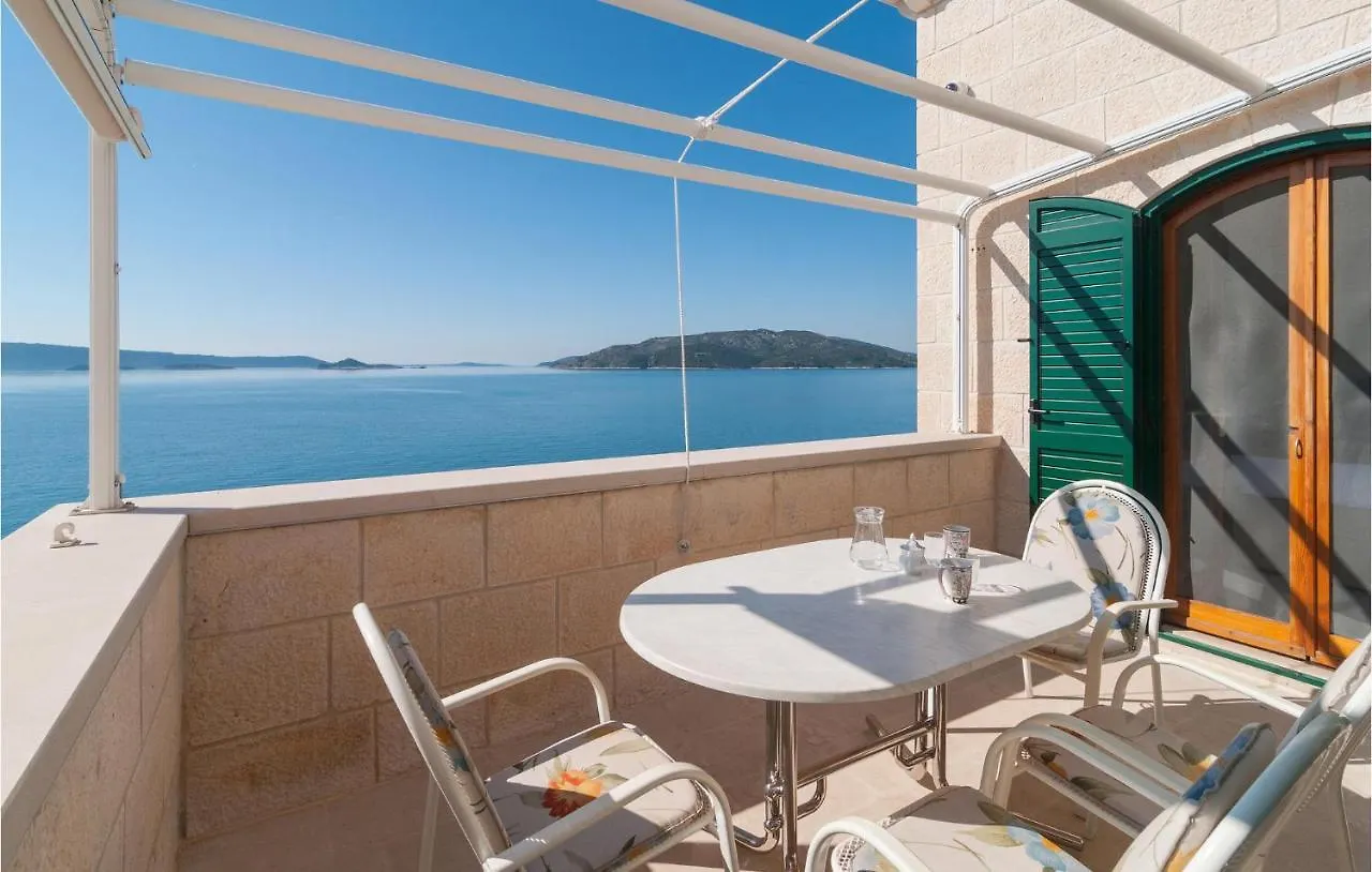 Beautiful Apartment In Okrug Donji With Wifi Donji Okrug