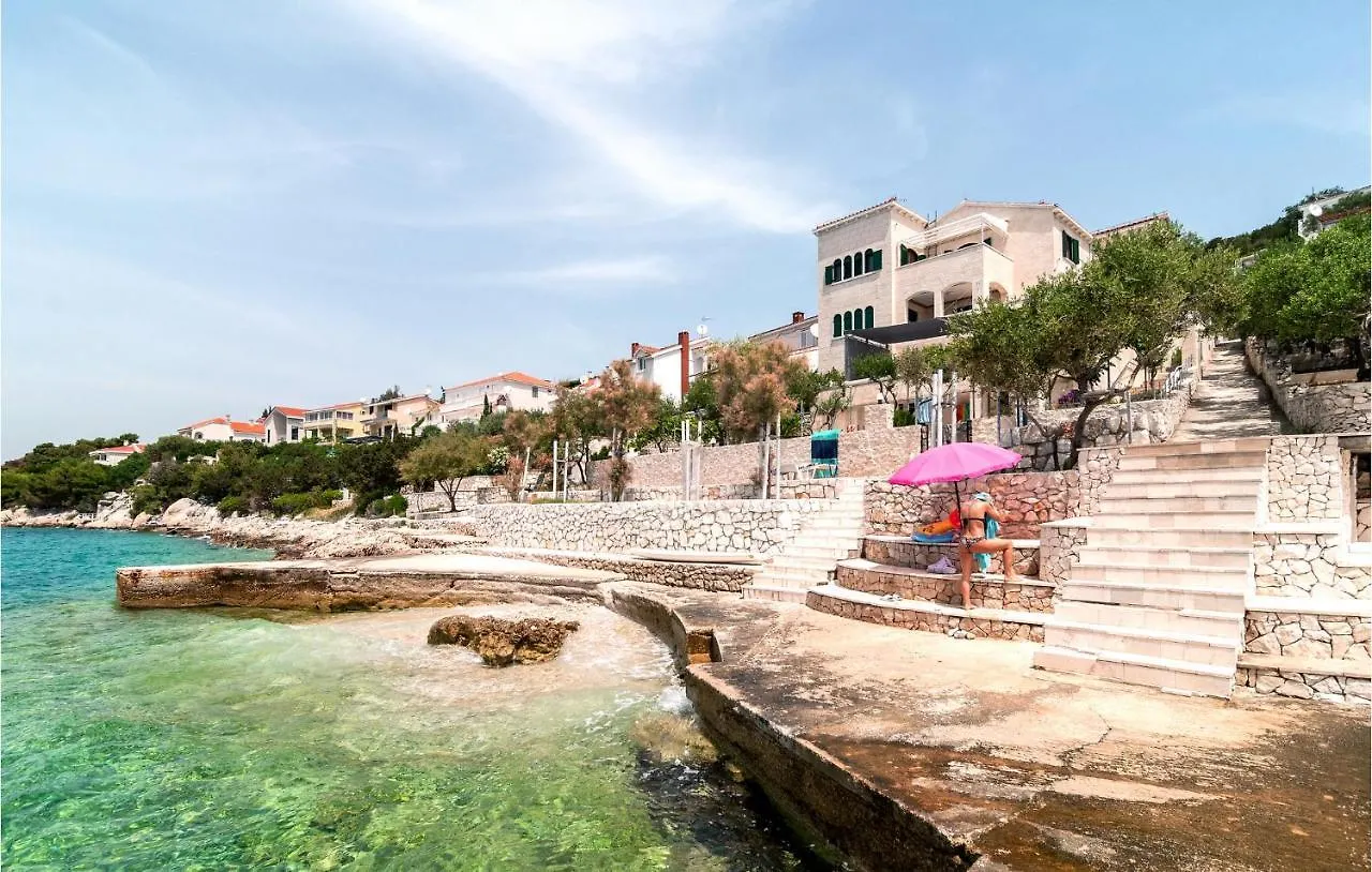 Beautiful Apartment In Okrug Donji With Wifi Donji Okrug