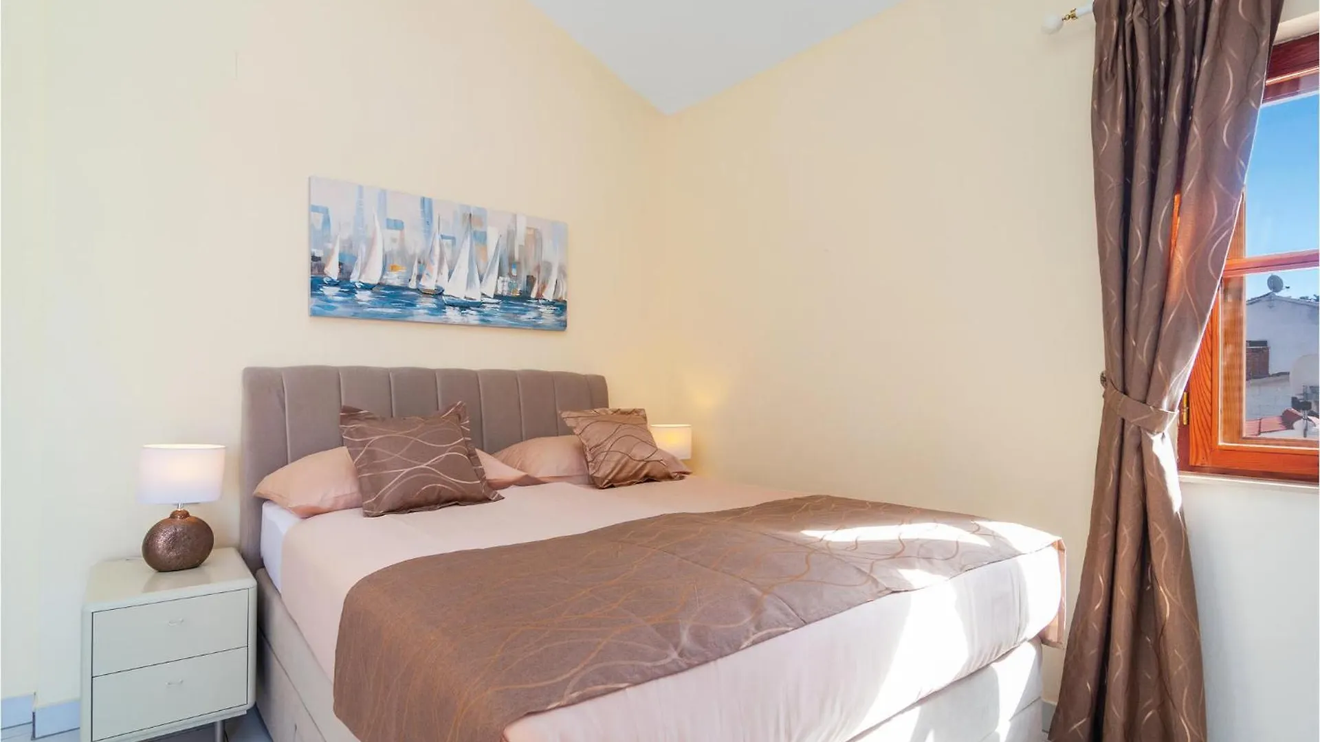 Beautiful Apartment In Okrug Donji With Wifi Donji Okrug