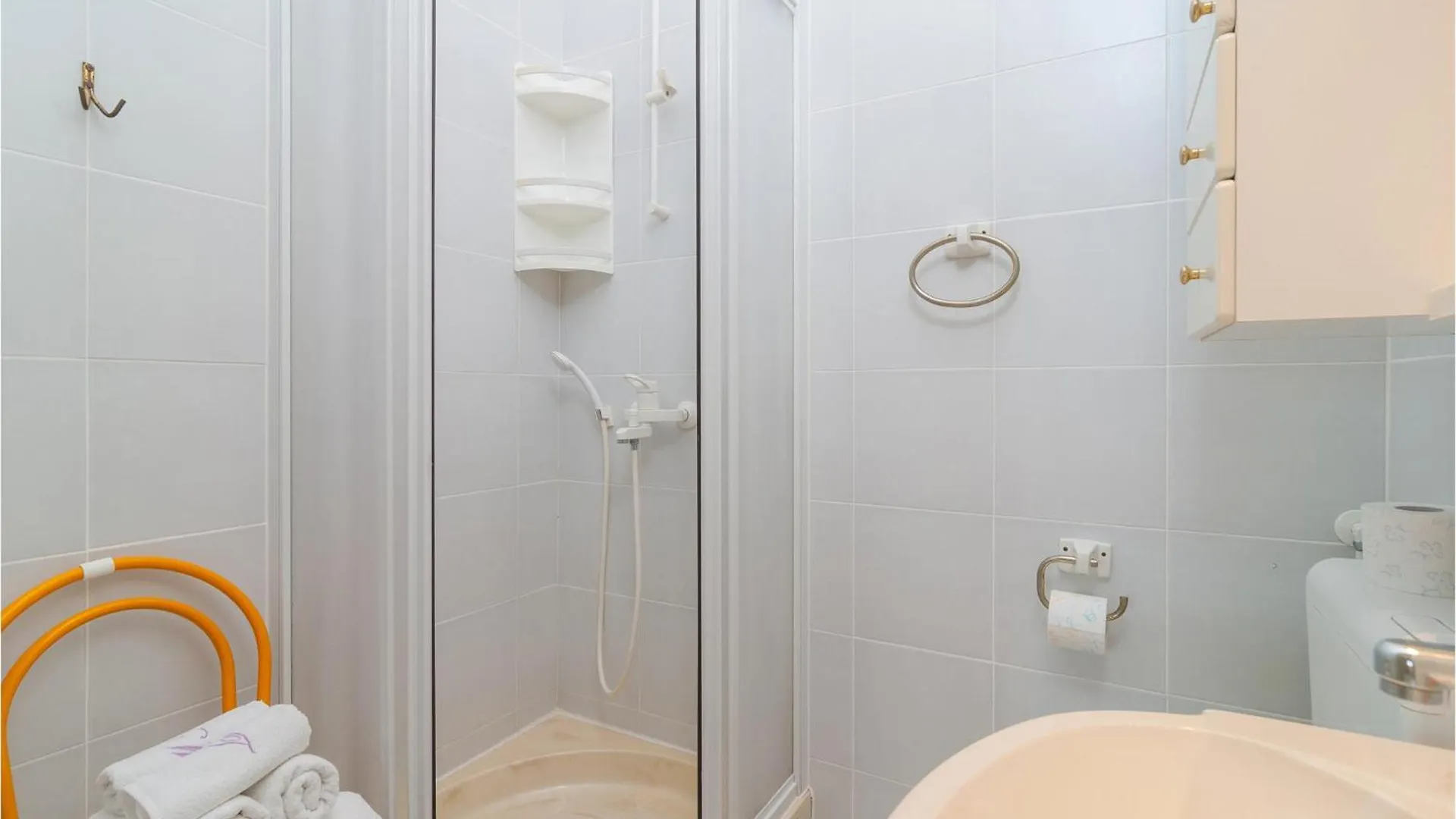 Beautiful Apartment In Okrug Donji With Wifi Donji Okrug
