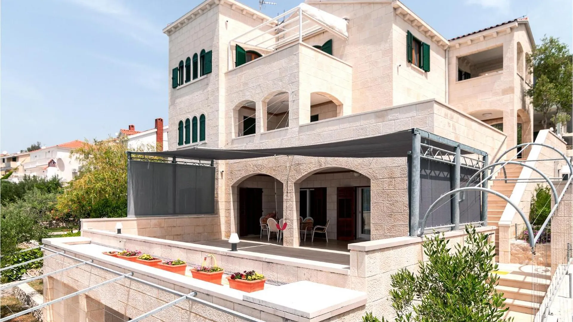 Beautiful Apartment In Okrug Donji With Wifi Donji Okrug